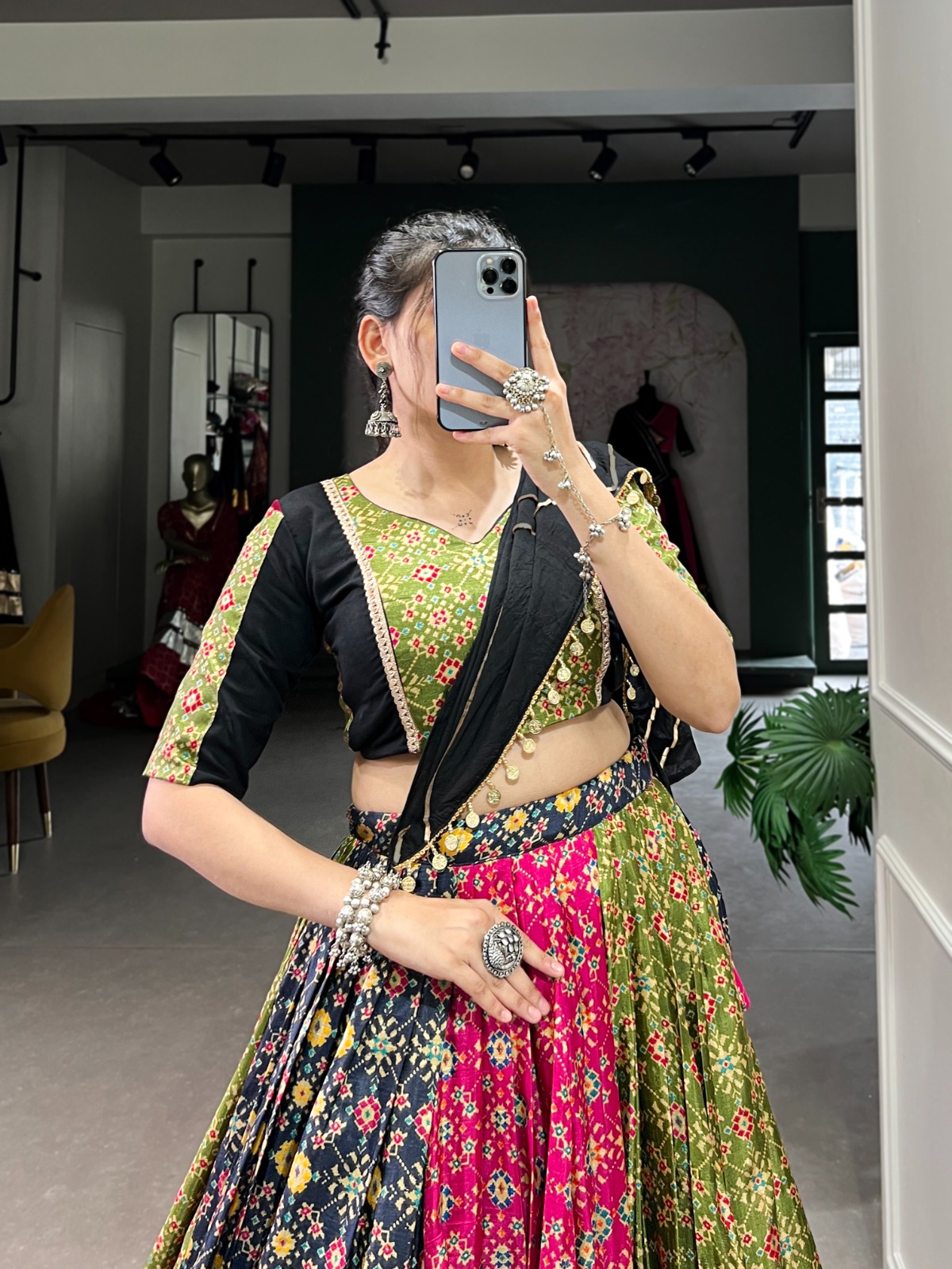 Embrace the Festivities: A Guide to Navratri Fashion 2024 - Celebrating Tradition with Contemporary Elegance